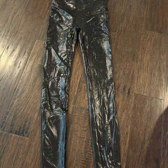 VGUC Spanx Faux Leather Croc Legging size Small - Picture 5 of 5